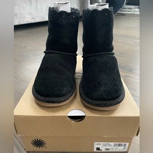 UGG Classic Short Fame Suede Boot - Little Kid Size 10 - Black